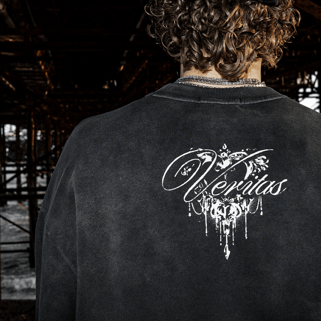 SCRIPT GRADIENT CREWNECK - VERITAS